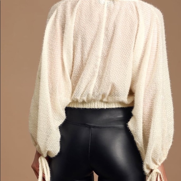 Lulu’s Balloon Sleeve Surplice Top - Picture 3 of 5